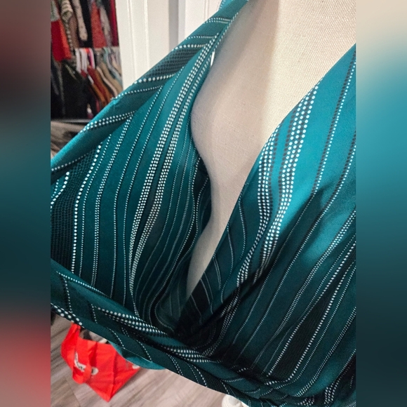 Worthington Woman Striped Cold Shoulder Faux Wrap Blouse Sz 0x - Picture 4 of 8